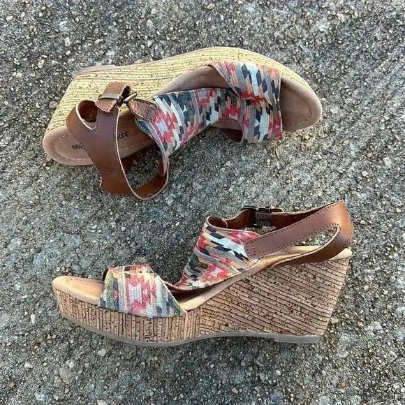 Minnetonka Shoes - Minnetonka Duffy Tribal Aztec Wedge Leather Sandals Women’s Sz 8